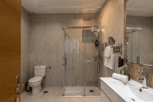 Łazienka w obiekcie Waou Apartamentos en Sol Confort 3