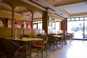 A restaurant or other place to eat at Hotel Perales