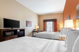 Sjónvarps- og/eða afþreyingartæki á Best Western Plus Longhorn Inn & Suites