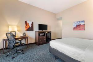 Sjónvarps- og/eða afþreyingartæki á Best Western Plus Longhorn Inn & Suites