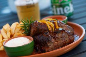 Comida in lodge ou em algum lugar perto