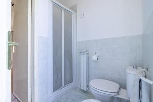 a white bathroom with a toilet and a shower at Casale Toscano [Piscina Wi-Fi] in Capannori +31 photos