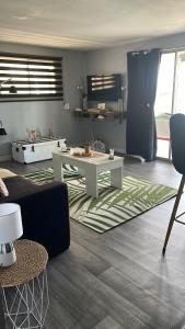 Prostor za sedenje u objektu Appartement vue mer, Case Pilote
