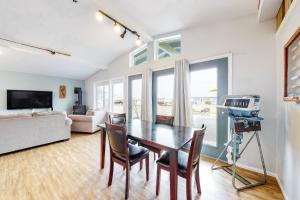 a living room with a table and chairs and a couch at Evinrude Escape in Coupeville