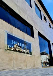 a building with a sign on the side of it at Hotel Platina in Juiz de Fora