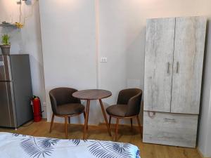 A seating area at Mesatierra Garden Residences - Condo