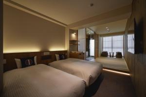 Säng eller sängar i ett rum på THE HOTELS HAKATA Harushige Honkan