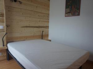 Ліжко або ліжка в номері Appartement Méaudre, 2 pièces, 4 personnes - FR-1-737-6