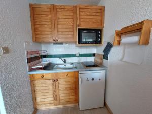a small kitchen with a sink and a refrigerator at Appartement Autrans, 2 pièces, 4 personnes - FR-1-737-19 in Autrans