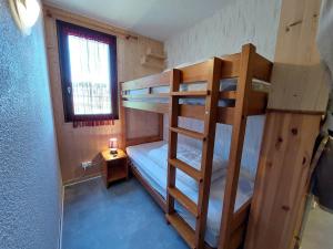a bedroom with two bunk beds and a window at Appartement à Autrans, 39m², 6 pers, proche pistes et village, balcon est, parking privé - FR-1-737-42 in Autrans