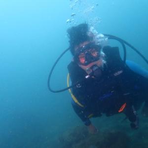 a person in a diver suit and goggles underwater at Departamento amoblado Manta in Manta
