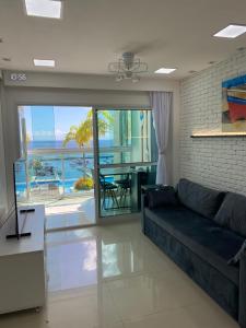 a living room with a couch and a view of the ocean at Apto VISTA MAR na Av Contorno in Salvador