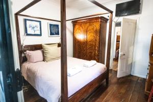 Galeriebild der Unterkunft Pet Friendly Shirley Blue House and Studio in Byron Bay + 9 Fotos