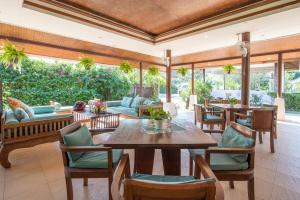 Posezení v ubytování Beachfront 2 Bedroom Villa