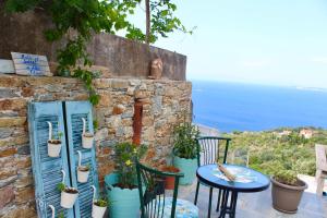 Gallery image of Νοσταλγός-Νησιώτικο σπίτι με θέα στο Αιγαίο in Skopelos Town