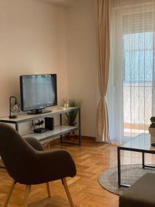 TV a/nebo společenská místnost v ubytování Apartman Nika