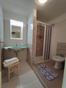 a bathroom with a sink and a toilet and a shower at Amoroso's house, affittacamere in Caramanico Terme