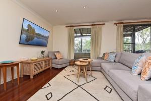 Posezení v ubytování Villa 2br Bardolino Villa located within Cypress Lakes Resort