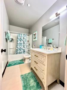 a bathroom with a sink and a toilet and a shower at Brand new Apartment with Extra Sofa Bed, air conditioning, 15 mins to Alki Beach and Downtown Seattle and 19 mins to SeaTac Airport in Seattle