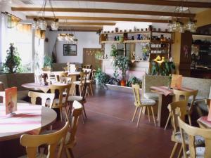 a restaurant with tables and chairs in a room at Hotel Sembziner Hof in Klink