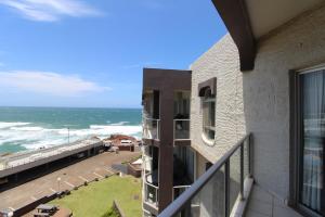 balcón con vistas al océano en Seagull 507, en Margate