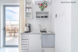Dapur atau dapur kecil di Apollo & Artemis by Heloni Apartments