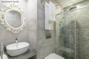 Bilik mandi di Apollo & Artemis by Heloni Apartments