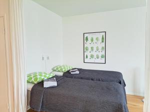 a bedroom with a bed and a picture on the wall at Studiohuoneisto Lohjan keskusta in Lohja