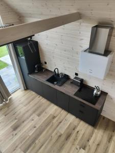 Kuchyň nebo kuchyňský kout v ubytování Morska Szyszka & Leśne SPA