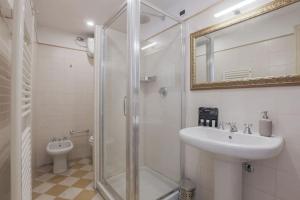 Koupelna v ubytování [Lucca Old Town] *Stellario* Free Netflix Wi-fi