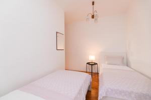 Postel nebo postele na pokoji v ubytování Apartments Martic