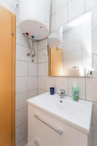Koupelna v ubytování Apartments Martic