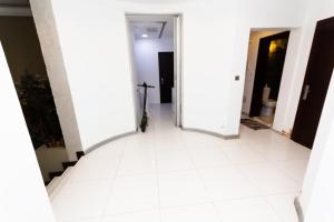 Fotografie z fotogalerie ubytování Small Budget Rooms for 'girls' only in Dubai, Marina v Dubaji