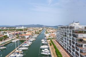 Φωτογραφία από το άλμπουμ του WELCS APARTAMENTO 064 EMP frente al Mar σε Empuriabrava