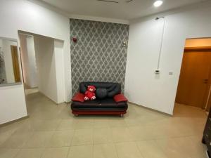 Posezení v ubytování Small Budget Rooms for 'girls' only in Dubai, Marina