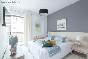 Katil atau katil-katil dalam bilik di Apollo & Artemis by Heloni Apartments