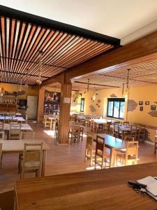A restaurant or other place to eat at El cordal de laciana