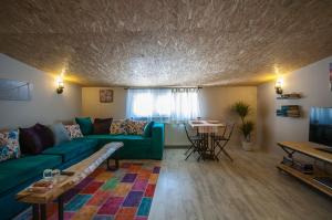 TV a/nebo společenská místnost v ubytování Newway Apartments