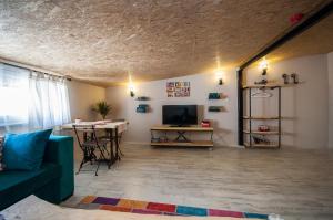 TV a/nebo společenská místnost v ubytování Newway Apartments