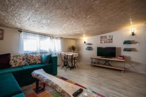 TV a/nebo společenská místnost v ubytování Newway Apartments