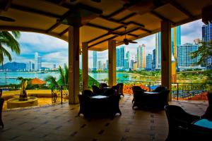 a restaurant with a view of the city at Plaza Paitilla Inn in Panama City