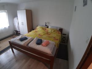 Letto o letti in una camera di Lenka