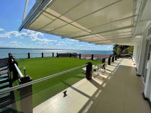 a balcony of a house with a view of the ocean at Villa Florita Beach House in El Remate