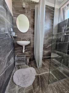 Koupelna v ubytování Apartmani KOKI Kladovo