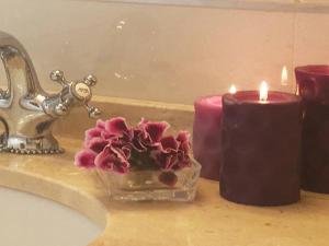 a candle on a bathroom counter next to a sink at REf 51 APARTAMENTO MARINA in Zahara de los Atunes