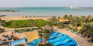 Bazén v ubytování Danat Jebel Dhanna Resort nebo v jeho okolí