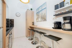 A kitchen or kitchenette at Lyto by Heloni Apartments