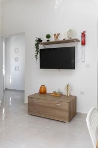 Televiisor ja/või meelelahutuskeskus majutusasutuses Modern, Cosy 1BD Home - Close to Valletta