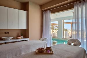 Cama ou camas em um quarto em Once in Mykonos - Designed for Adults