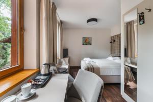 Postel nebo postele na pokoji v ubytování Hotel Batory